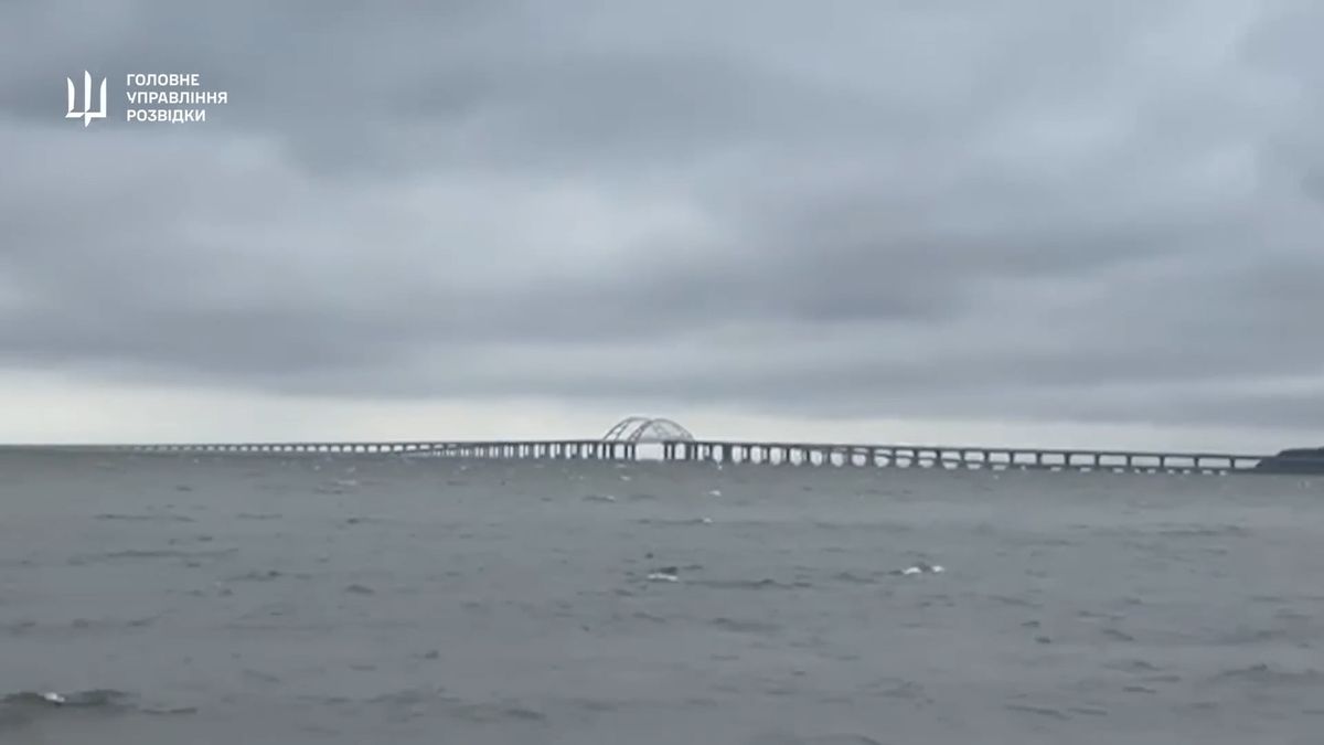 Ke Kerčskému mostu se blíží podzimní vítr. Ukrajina si dobírá Kreml